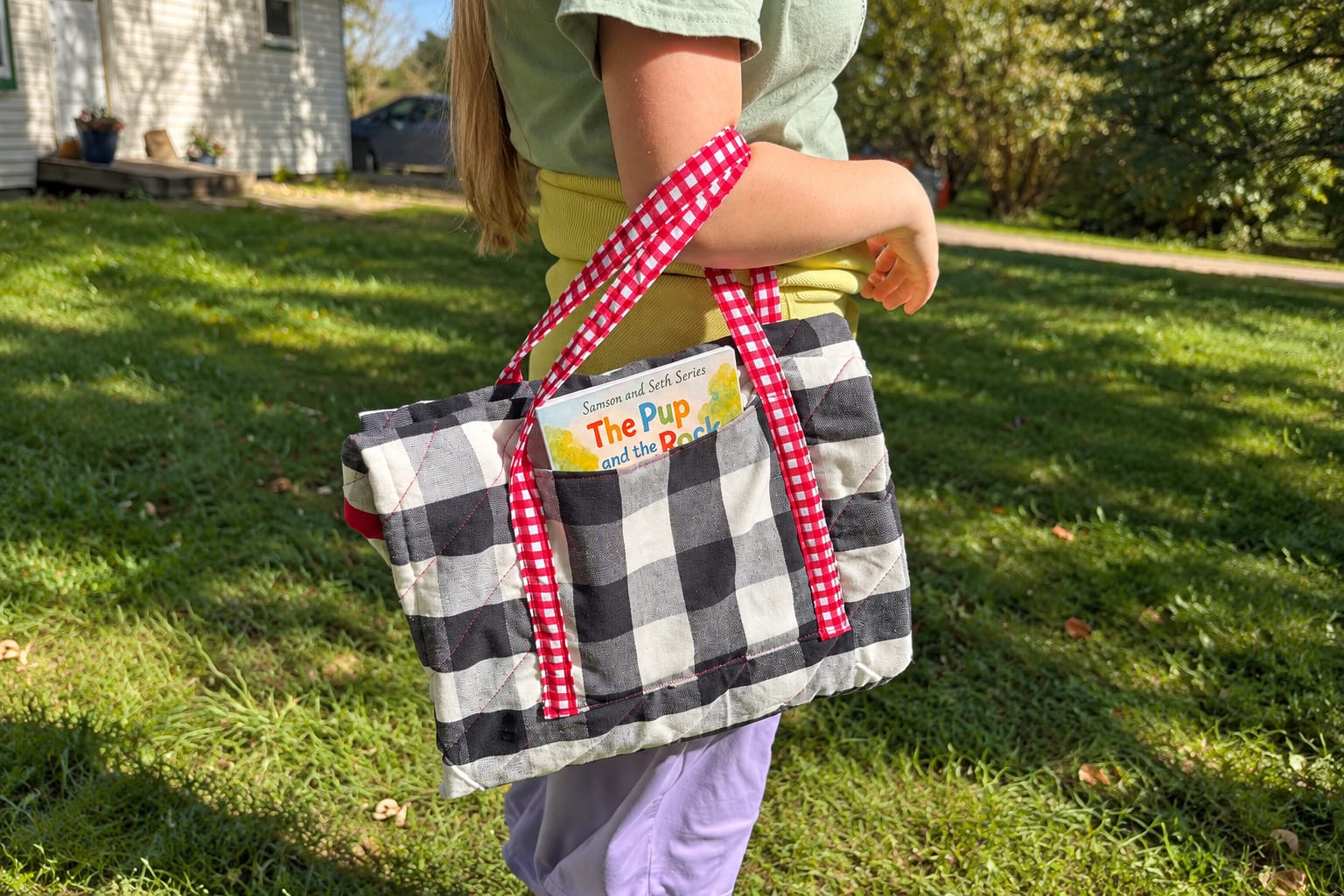 How to Sew a Reading Quilt That Folds Into a Tote