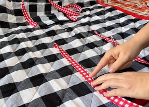 Second handle positioned on the opposite half of the quilt.