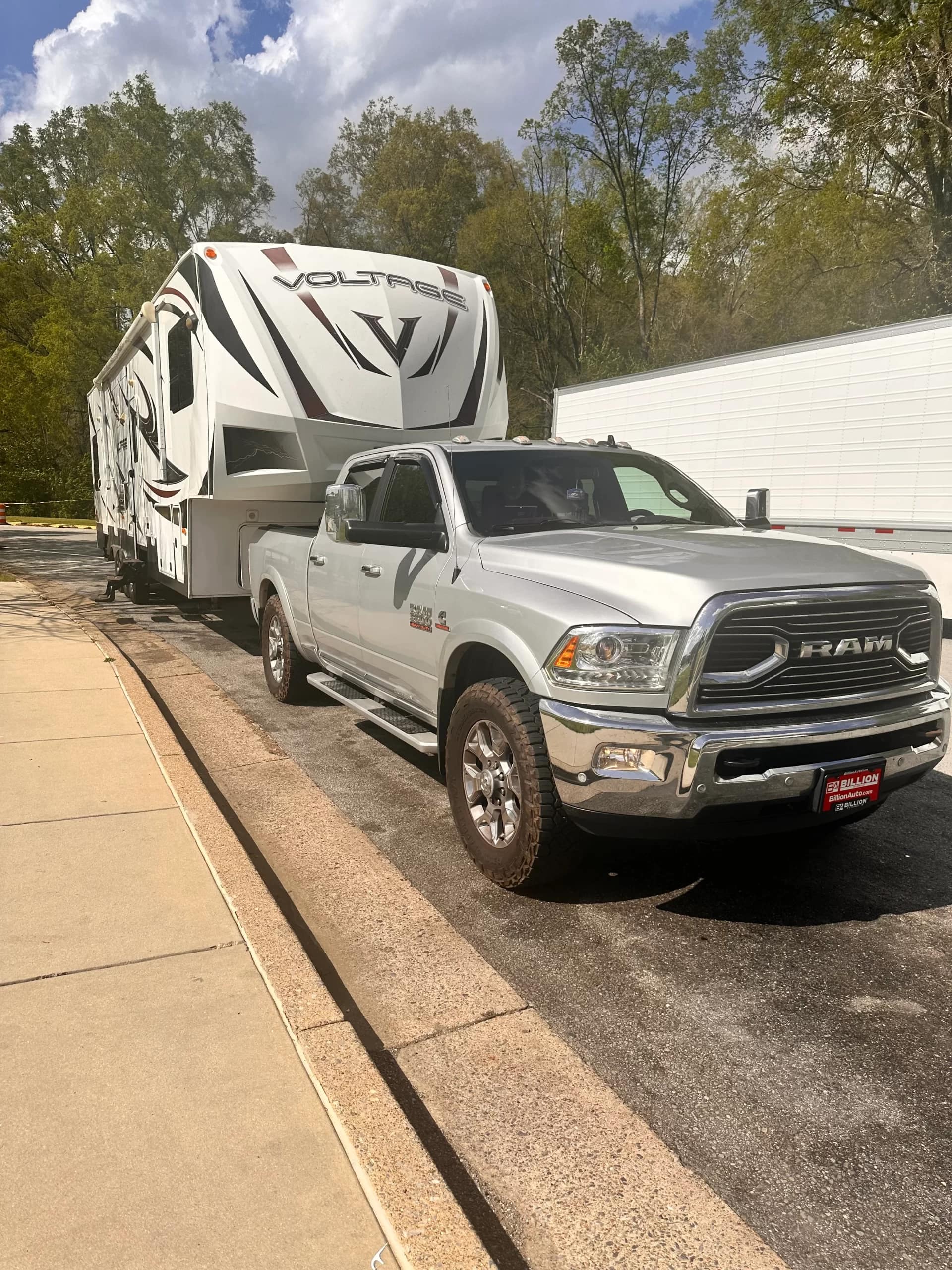 5th wheel camper and truck