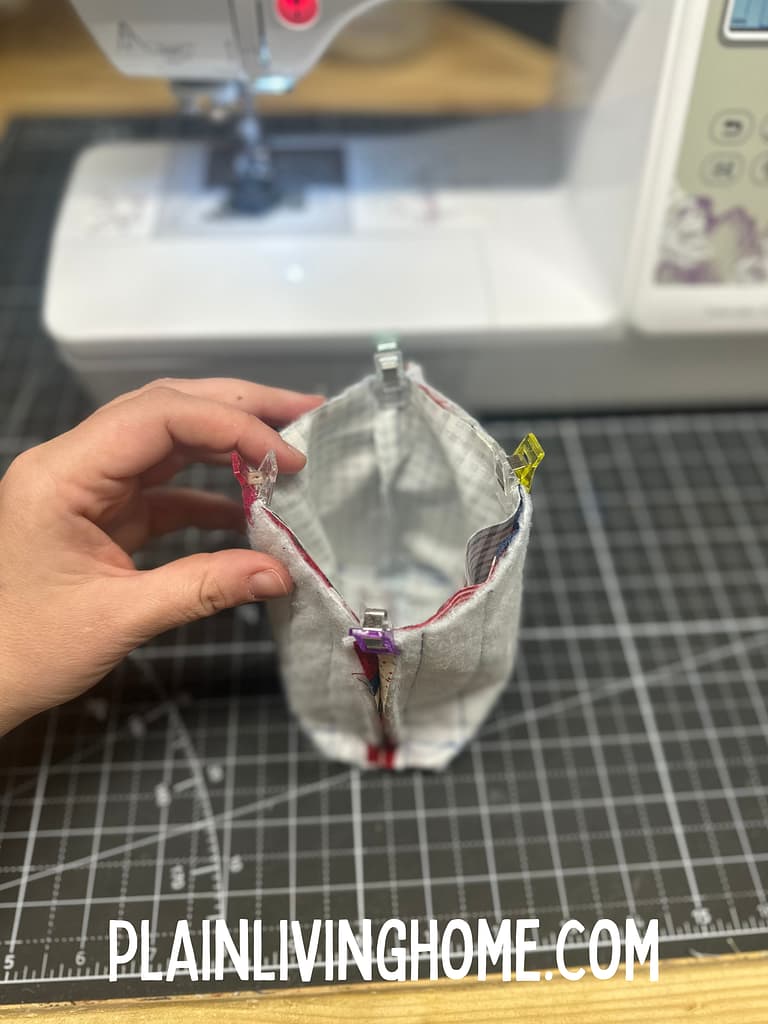 clip around the top edge of the jar cozy